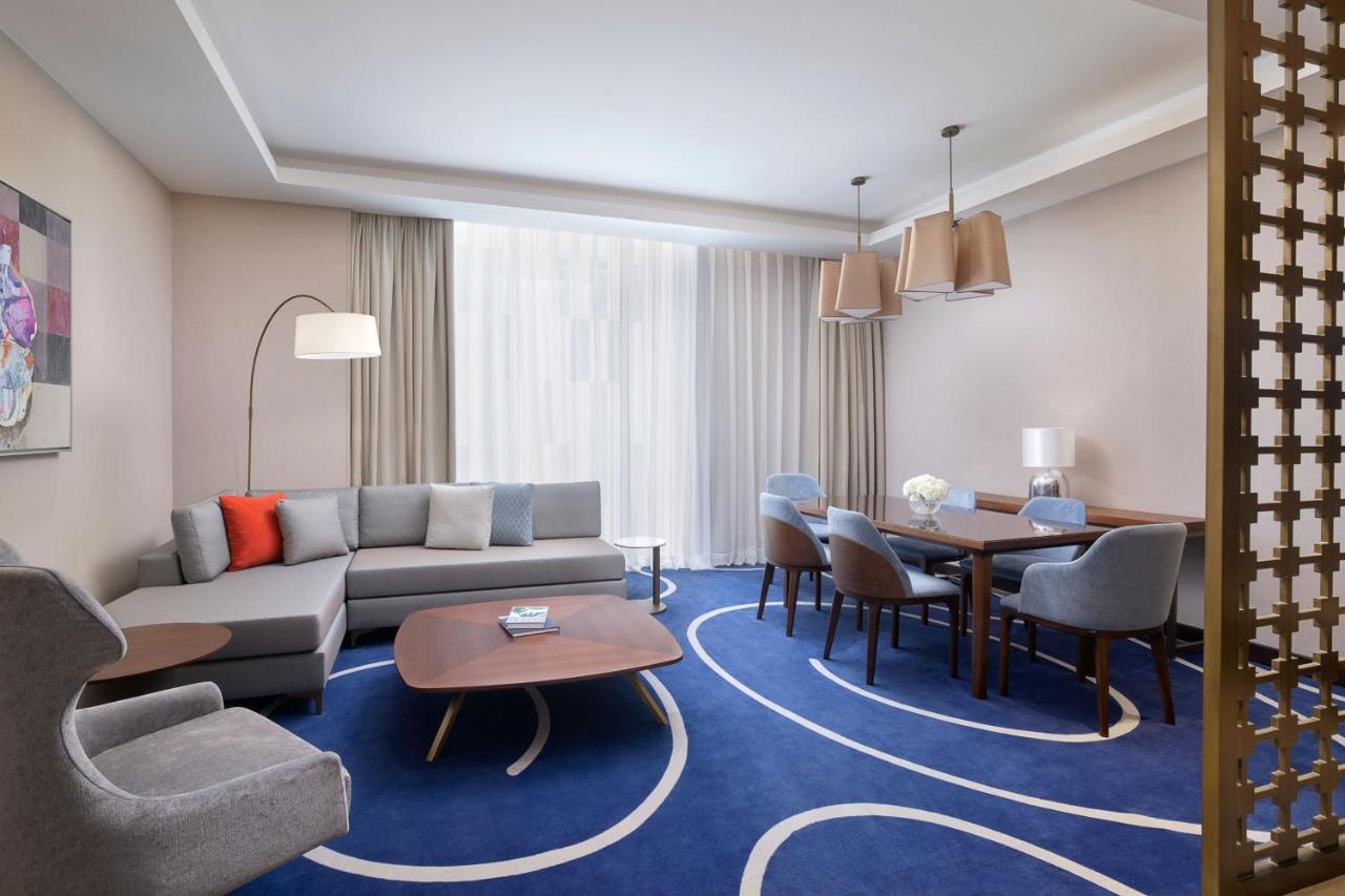 Jeddah Marriott Hotel Madinah Road Экстерьер фото A suite at the hotel