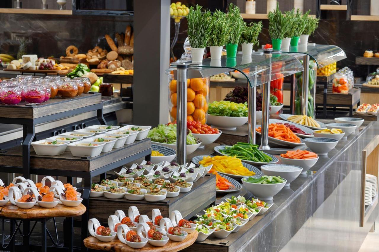 Jeddah Marriott Hotel Madinah Road Экстерьер фото A salad bar