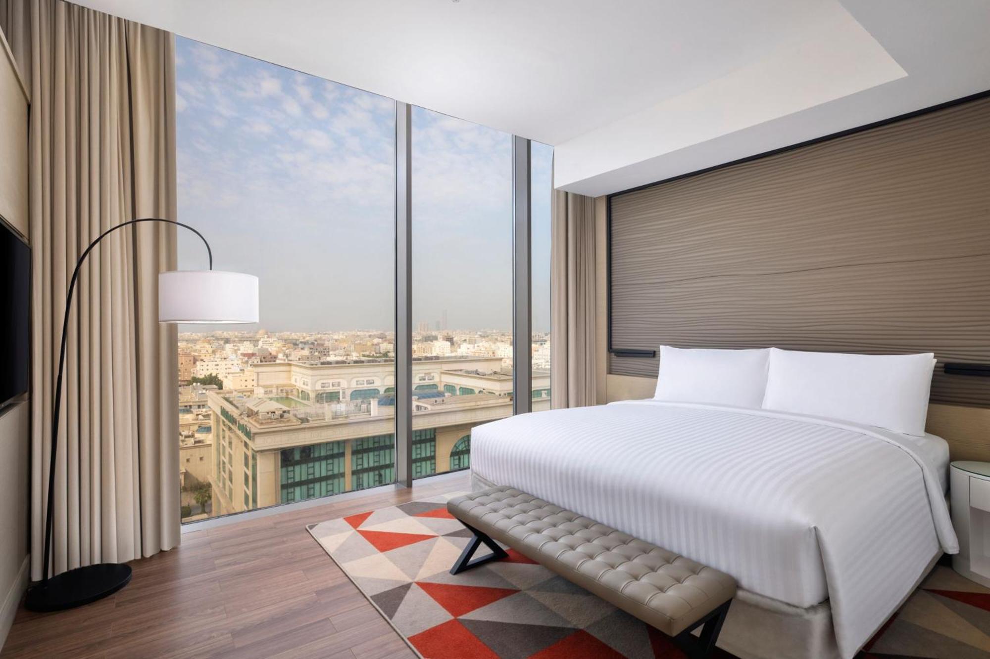 Jeddah Marriott Hotel Madinah Road Экстерьер фото A bedroom at the hotel