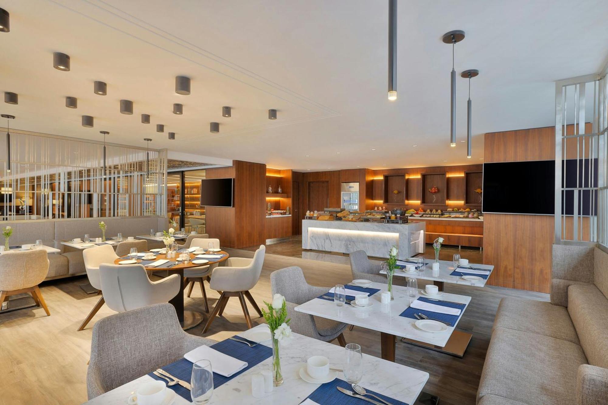 Jeddah Marriott Hotel Madinah Road Экстерьер фото The lounge at the airport